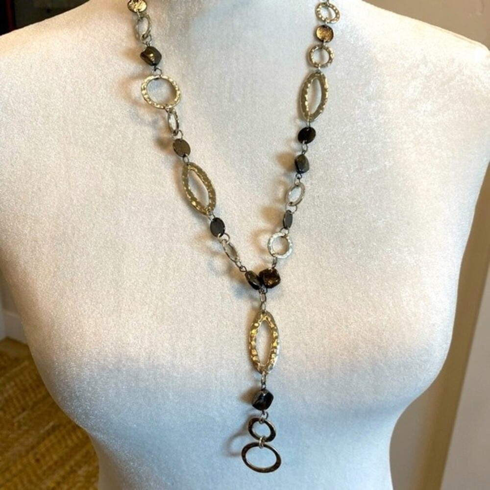 Hammered Silver and Stone Art Deco necklace. Adjustable length